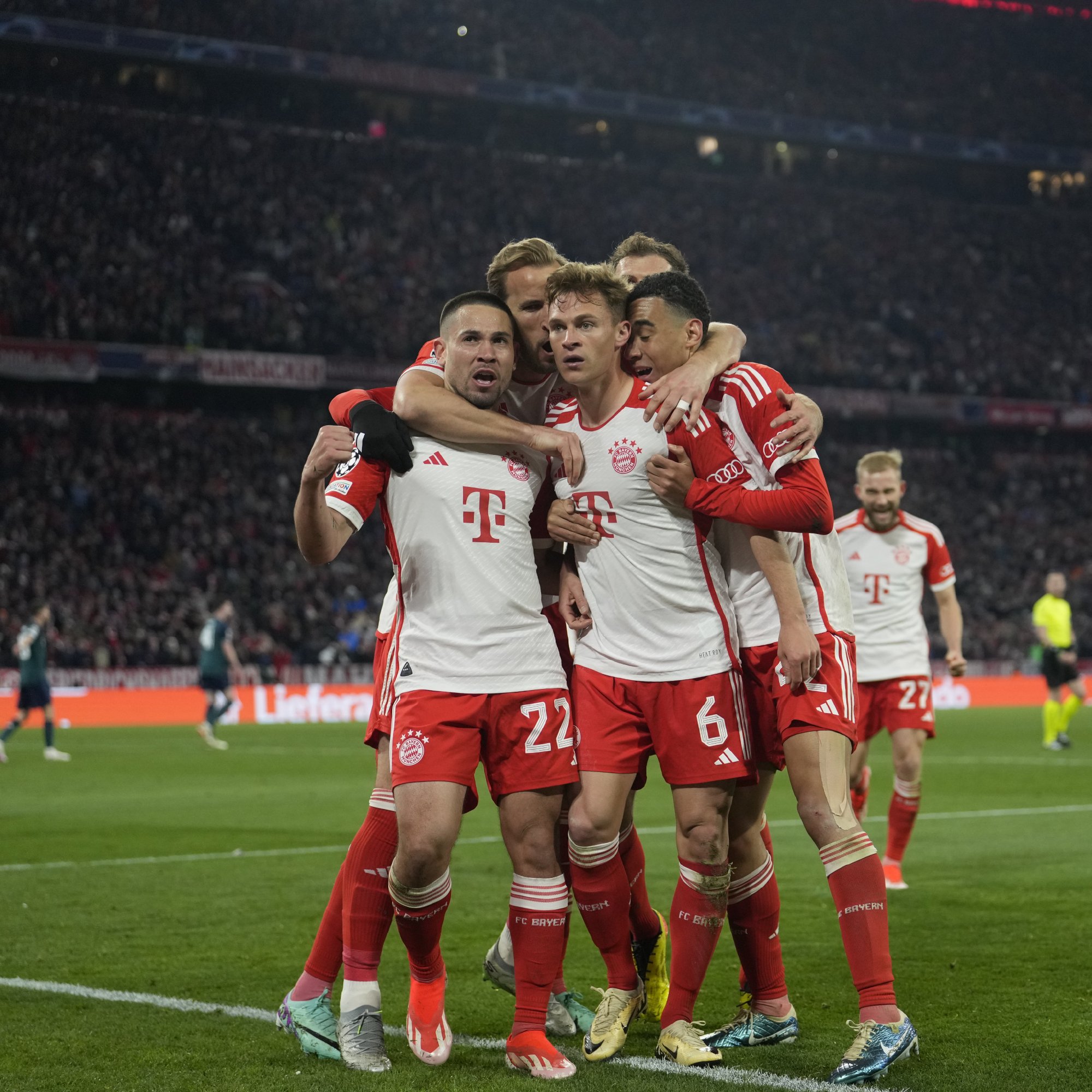 拜仁碾压阿森纳，马丁内利扛起全队