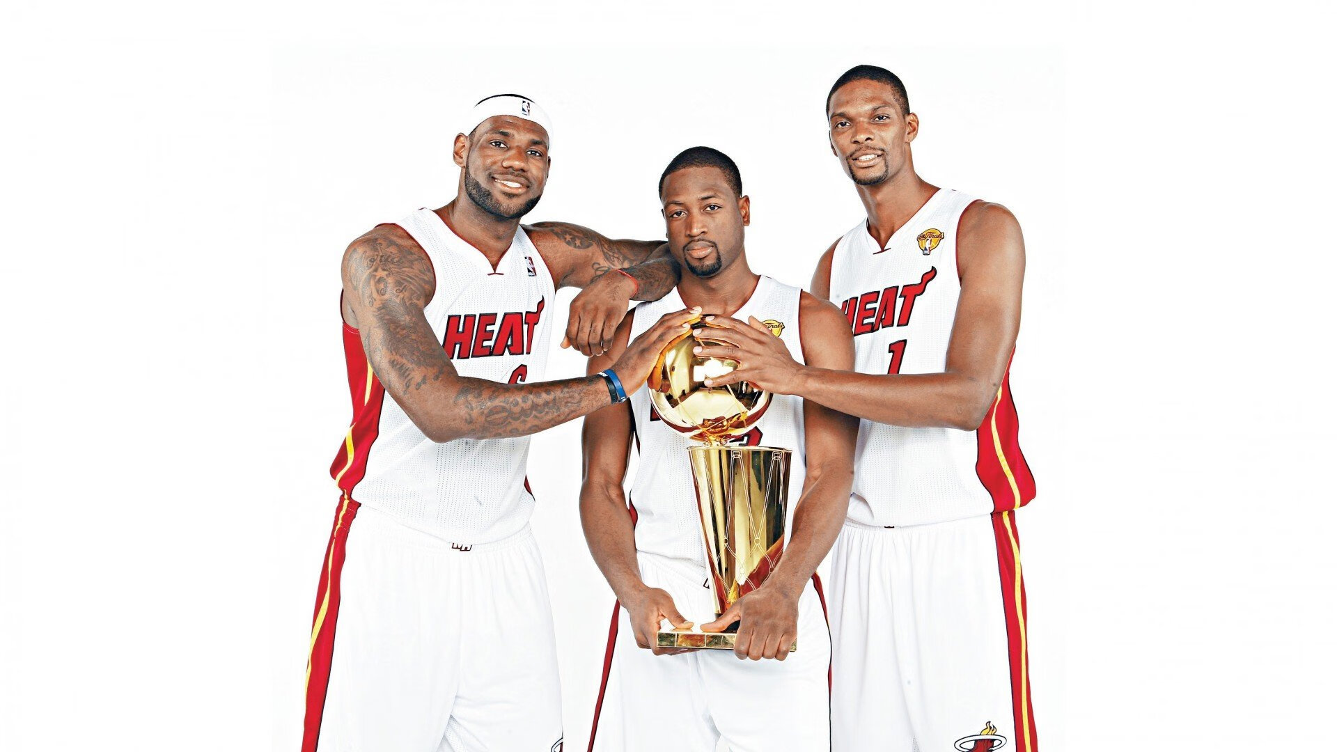 爱游戏中国-猛龙冲垮新疆队，浓眉在2026世界杯接管比赛，跨越时空的统治力叙事