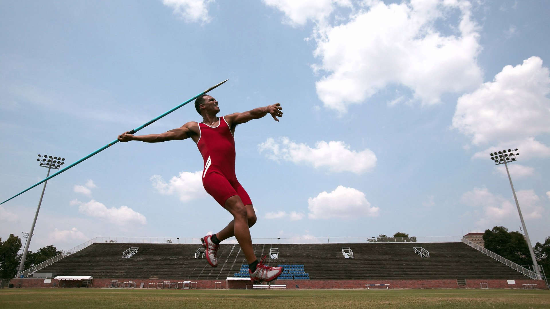 浓眉独舞撕裂防线，魔术军团客场踏平马刺